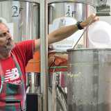 ...mentre a realizzare la bionda ci pensa il �mastro birraio� Arcangelo Fazio, fedele della comunit�